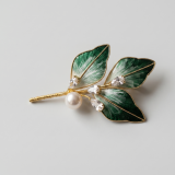Green Leaf Rhinestone Pearl Brooch, 8.35mm thumbnail 1